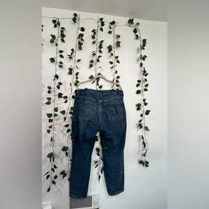 An amazing size 16 straight leg jeans from Old Navy! Only worn 1 time.